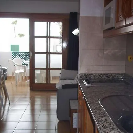 فيلة Puerto Del Carmen Sleeps 4 Pool Wifi بويرتو ذيل كارمين