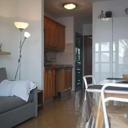 Вилла Puerto Del Carmen Sleeps 4 Pool Wifi